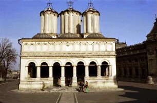 Baneasa: Metropolie, Front
