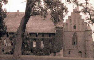 Wienhausen: Klosterhof vom Garten
