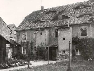 Glockengießerei in Kleinwelka : Handwerkstechniken - Glockengießerei und Glocken. Ort: Mały Wjelkow / Kleinwelka. Zinzendorfstraße, Hofansicht des Hauses Gruhl (Glockengießerei)
