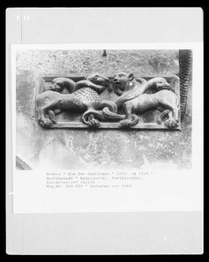 Zwickelrelief: Greif