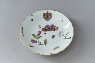 Teller mit dem Wappen Ferrero mit Blumen-und Tierdarstellungen