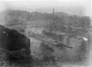 Halle/Saale : Halle/Saale. Blick gegen Trothaer Felsen saaleaufwärts gegen Burg Giebichenstein