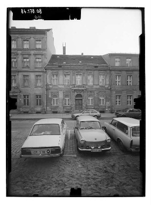 Potsdam, Wilhelm-Pieck-Straße (Charlottenstraße) 63. Wohnhaus. Straßenfront