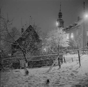 Neudorf (Kreis Annaberg). Gebäude und Kirche im Winter