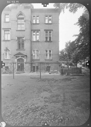 Dresden-Leubnitz-Neuostra, Klosterteichplatz 4. Wohn- und Geschäftshaus (Sparkasse). Hoffront (Teilansicht) von Nordwest