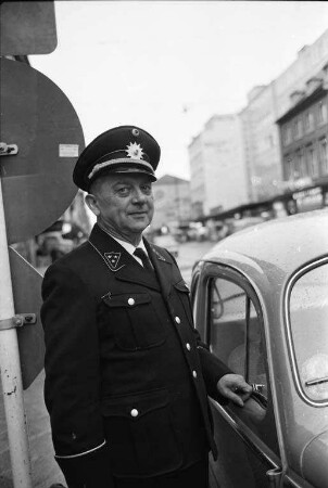 Ruhestand für den städtischen Polizeihauptkommissar Heinrich Beckerle.