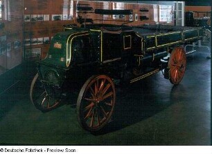 Dresden-Altstadt, Neumarkt. Verkehrsmuseum im Johanneum. Pritschen-Lastkraftwagen (1898; Daimler-Motoren-Gesellschaft Cannstatt)