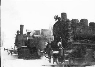 Lok 141 und Lok 11, Bahnbetriebswerkstätte Gammertingen, Lok 141 in Tagesbereitschaft, Lok 11 Probeheizen nach der letzten Hauptuntersuchung