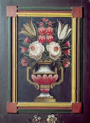Bauernschrank — Blumenmalerei auf einem Bauernschrank