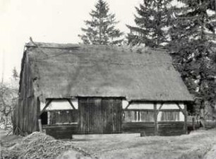 Wirtschaftsgebäude in Kreba : Bauwesen - Wirtschaftsgebäude und Gehöfte. Ort: Chrjebja / Kreba. Scheune.