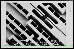 Rasterelektronenmikroskop (REM)-Aufnahme einer Mikrostruktur des Instituts für Mikrostrukturtechnik (IMT)