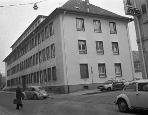 Einzug des Polizeireviers Münze, ehemals Polizeireviers VI, in das ehemalige Gebäude des Badischen Kommunalen Versorgungsverbands in der Akademiestraße 1
