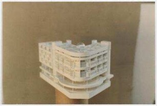 Wettbewerb Wohn- und Geschäftshaus, BMW-Haus, 1. und 2. Stufe (nicht realisiert) – Modellansicht. Berlin-Charlottenburg, Kurfürstendamm 31, Uhlandstraße 177/178