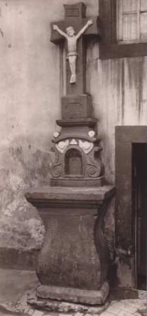 Fabrikstr. 7 Kruzifix mit Nische. 1784