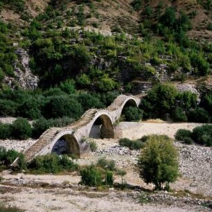 Kipi, Zagoriá. Türkische Eselrückenbrücke.