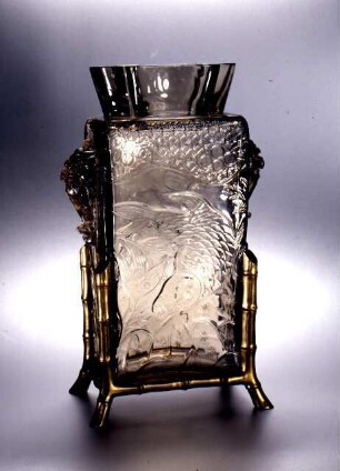 Vase "plat à tête de chimère"