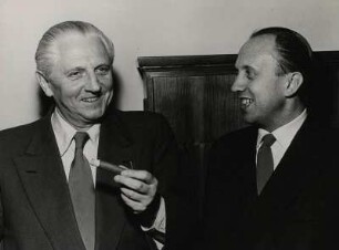 Erwin Piscator und Dr. Guntram Prüfer