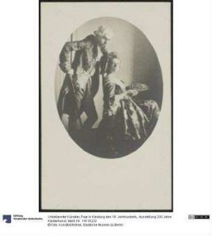 Paar in Kleidung des 18. Jahrhunderts, Ausstellung 200 Jahre Kleiderkunst