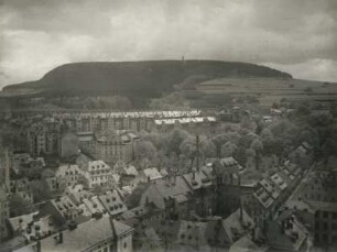 Decin. Blick über Podmokly nach Nordwesten zum Decinsky Sneznik