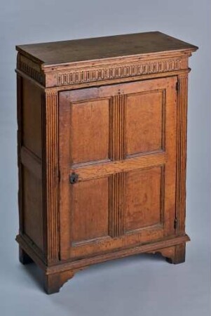 Kleiner Schrank aus Eichenholz