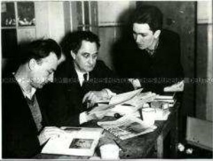 Wassil Tanew, Georgi Dimitroff und Blagoi Popow in ihrer Zelle