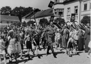 Der Schauspieler Fritz Kampers während Dreharbeiten zu einem Ufa-Film. Aufgenommen 1937 in Beeskow.