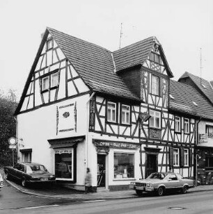 Haus zur Glocke; Bad Schwalbach, Adolfstraße 79, Adolfstraße 81