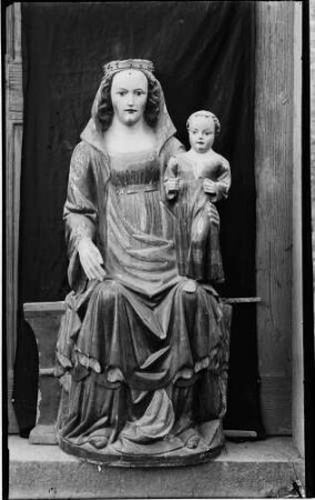 Tauberbischofsheim Peterskirche Madonnafigur mit Kind