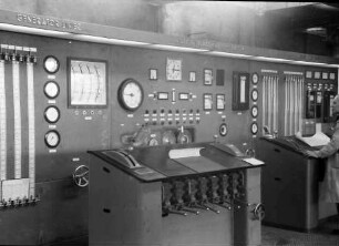 Freiburg: Gaswerk, Kommandoraum des neues Gaswerks, Armaturentafel, Ausschnitt