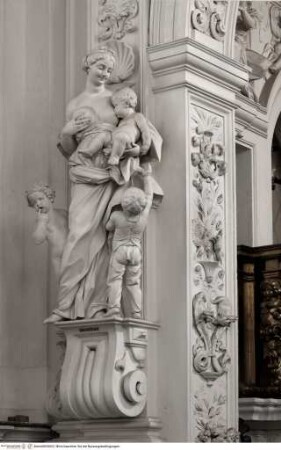 Personifikationen der Tugenden, Ignudi und Amoretten, Caritas