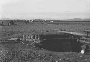 Flugabwehrstellung : Blick über eine Flugabewehrstellung (Flak) in südlicher Richtung nahe Kastelli.