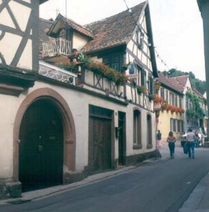 St. Martin. Torbogen eines Winzerhofes
