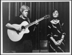 Marianne und Sebastian Knorr : Portrait der Sängerin Marianne Knorr und des Gitarristen Sebastian Knorr