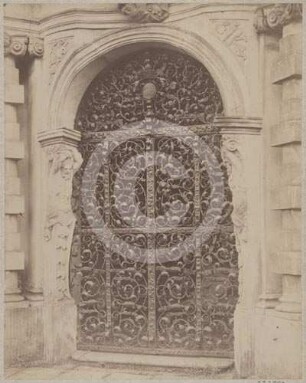Ziergitter am Portal der Grabkapelle Baumgarthen auf dem Gnadenfriedhof Hirschberg