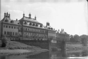 Dresden-Pillnitz. Schloss Pillnitz. Wasserpalais. Ansicht von der Elbe