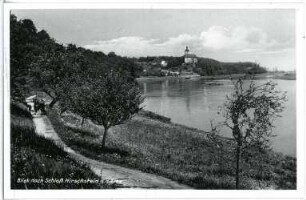 Hirschstein. Blick nach Schloss Hirschstein über die Elbe