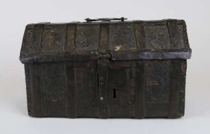 Holzkassette mit Schlüssel