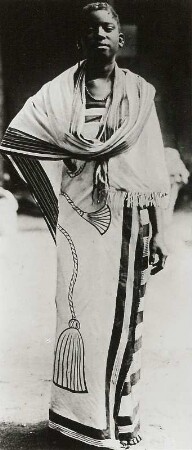 Vornehme Suaheli-Frau (Bantu-Frau) aus Ostafrika (Tansania)