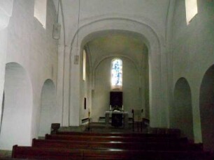 Heringhausen-(Evangelische Kirche) - Langhaus Innen - Sicht nach Osten mit Ausstattung sowie Arkaden und Rechteckchor