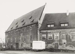 Saalbau (ehemalige Brauerei) : Schloss Batzdorf (ehemalige Burg; 16./17. Jh.). Saalbau (ehemalige Brauerei; 2. H. 16. Jh., bez. 1697)