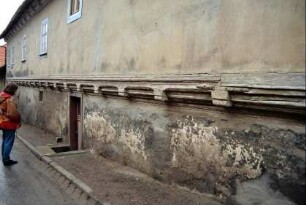 langes Gebäude, Schwellbalken zwischen Geschossen mit Zwischenstücken