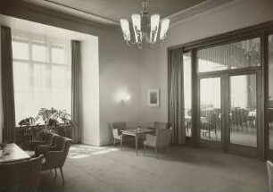 Dresden, Lingnerschloss, Innenaufnahme, Teezimmer : 1957 bezog der Dresdner Klub, später Dresdener Klub der Intelligenz, das Lingnerschloss. Es wurde dafür 1956/57 umgebaut.