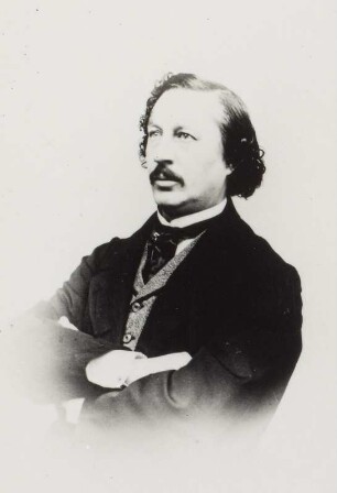 Porträt Gustav August Emil Fischer (nachgewiesen 1852-um 1870; Schauspieler). Albuminabzug auf Karton (Carte-de-visite mit Atelieraufdruck verso)
