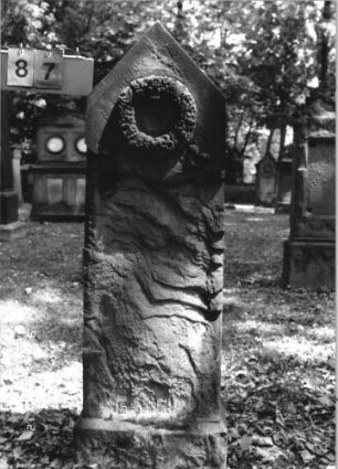 Grabstein 87 [Hahn S. 26 Grab-Nr. 1523]