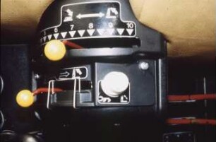 Fotografie: Antriebs- und Anbausystem, Dreipunktaufhängung, Hubwerk, Elektronische Hubwerksregelung (EHR), Bedienelement