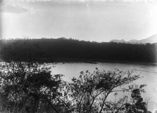 Kratersee am Meru : Blick auf das Nordost-Ufer des Kratersees Balbal am Meru