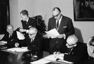 Freiburg: Regierungspräsidium; Unterzeichnung des Deutsch-schweizerischen Grenzvertrages