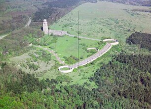 Gedenkstätte Buchenwald bei Weimar : Mahnmal mit Glockenturm, Blickrichtung Nordosten