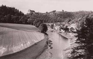 Burgk, Blick auf den Ort : Burgk. Blick über die Saale mit Flößen und der Ortsteil Burgkhammer gegen das Schloß nach Nordwesten