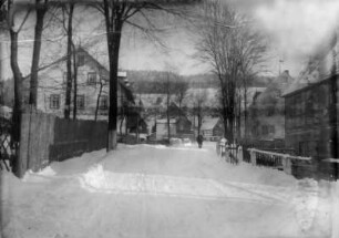 Ansicht Oberdorf : li. Landhaus Thost, hinten (FW) Fritzsch-Haus, re. Loben-Haus (Tippmann Max) und Steinert-Haus (Teil)